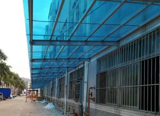 華辦PC耐力板做雨棚有哪些優(yōu)勢？