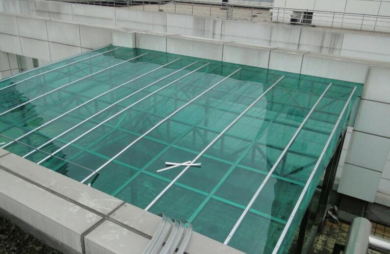 pc耐力板和鋼化玻璃雨棚哪個(gè)更好？
